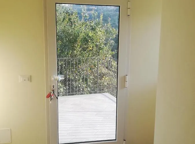 Appartamento La Torretta Di Piero Con Terrazzi E Parcheggio Privato Citra Zero Zero Ottanta 31lst0282