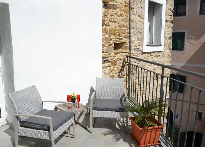 La Torretta Di Piero Con Terrazzi E Parcheggio Privato Citra Zero Zero Ottanta 31lst0282 Appartamento Imperia