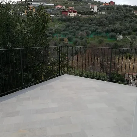 La Torretta Di Piero Con Terrazzi E Parcheggio Privato Citra Zero Zero Ottanta 31lst0282 * Imperia